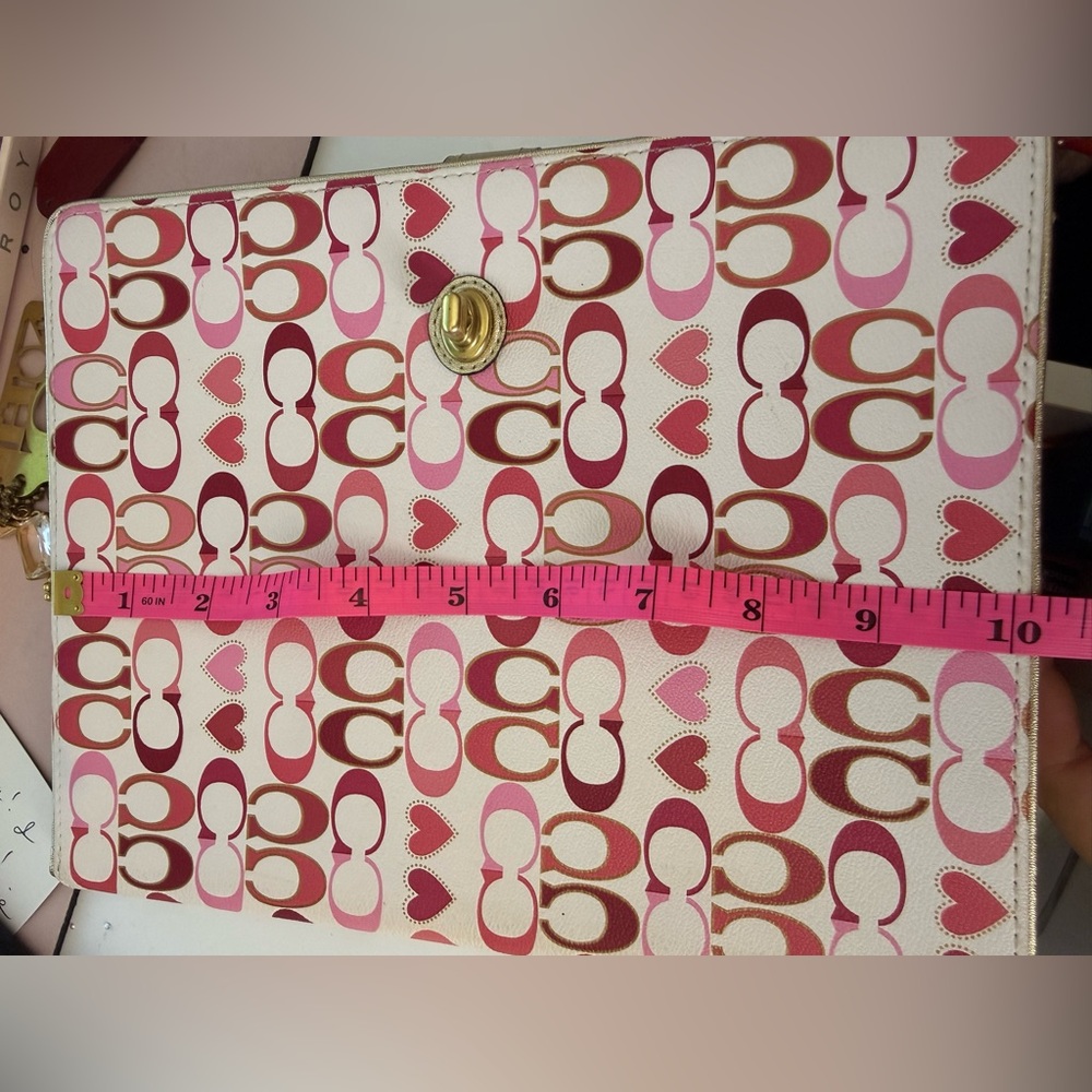 Coach Pink Patterned Tablet/Notebook Cover with Heart Motif - Picture 4 of 9